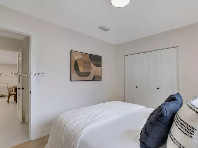 Продажа дома по адресу 5718 NE 15th Ave - фото 9047541
