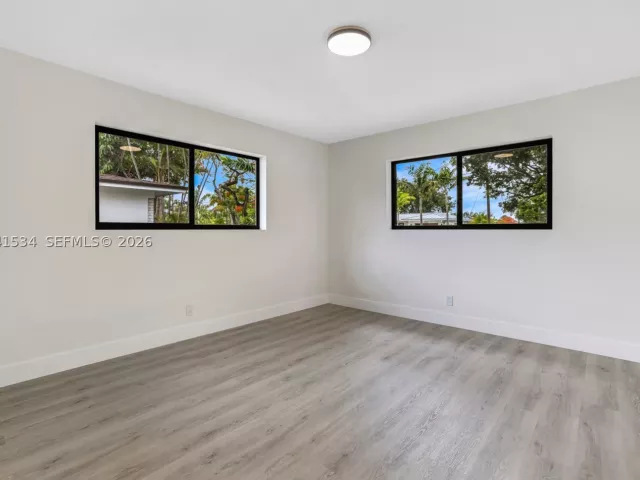 Продажа дома по адресу 5718 NE 15th Ave - фото 9047547