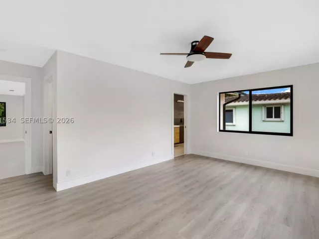 Продажа дома по адресу 5718 NE 15th Ave - фото 9047599