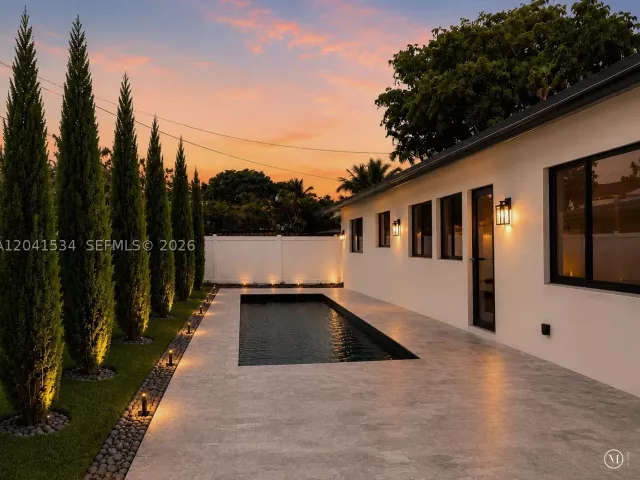 Продажа дома по адресу 5718 NE 15th Ave - фото 9047601