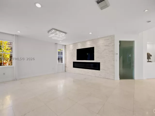 Продажа дома по адресу 12235 SW 121st Ter - фото 8868179