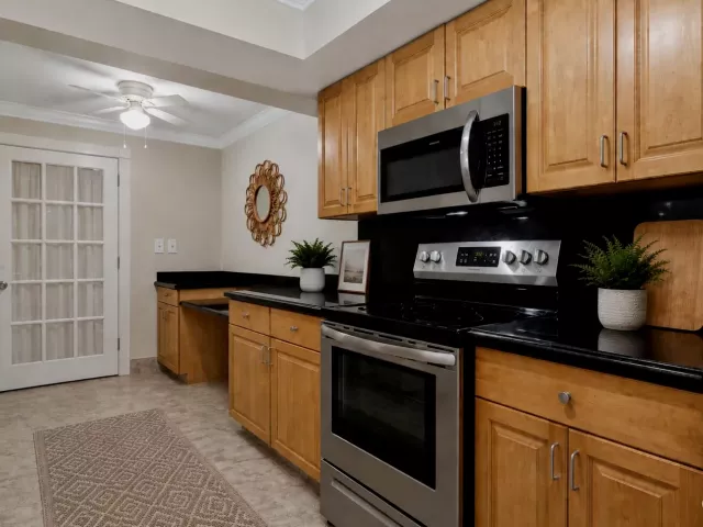 Продажа дома по адресу 2070 NE 63rd Street - фото 8896931