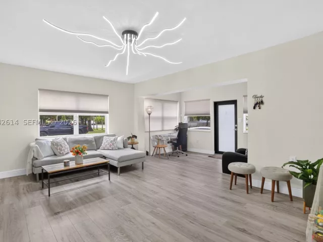 Продажа дома по адресу 2446 Mckinley St - фото 8874634