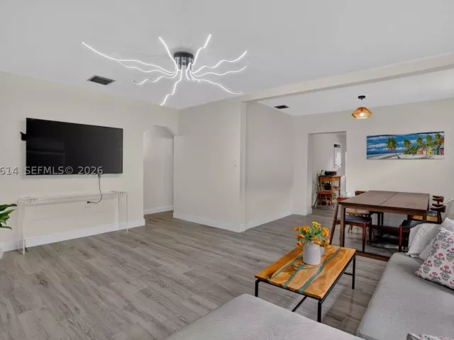 Продажа дома по адресу 2446 Mckinley St - фото 8874636