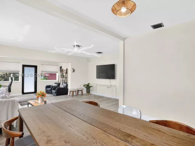 Продажа дома по адресу 2446 Mckinley St - фото 8874639