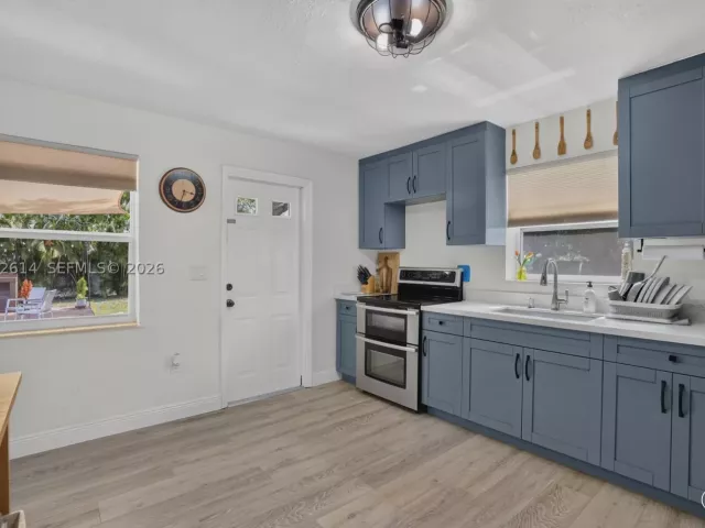 Продажа дома по адресу 2446 Mckinley St - фото 8874640