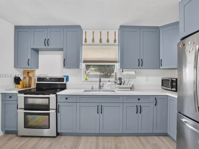 Продажа дома по адресу 2446 Mckinley St - фото 8874643