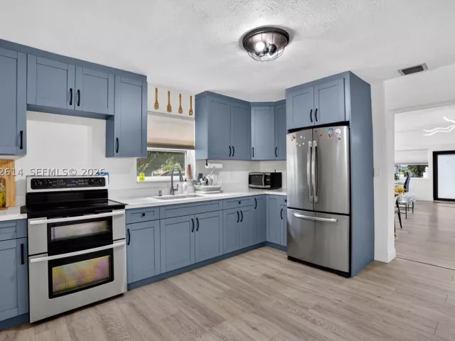 Продажа дома по адресу 2446 Mckinley St - фото 8874627