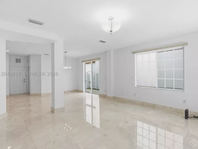 Продажа дома по адресу 11274 NW 43rd Ter - фото 8866654