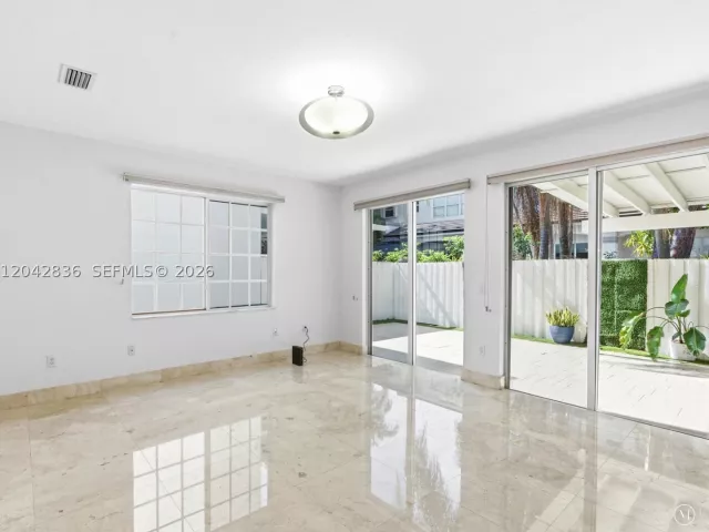 Продажа дома по адресу 11274 NW 43rd Ter - фото 8866655