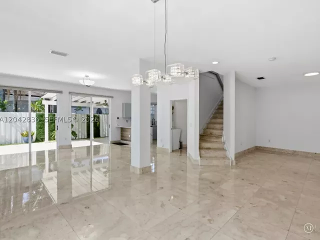 Продажа дома по адресу 11274 NW 43rd Ter - фото 8866656