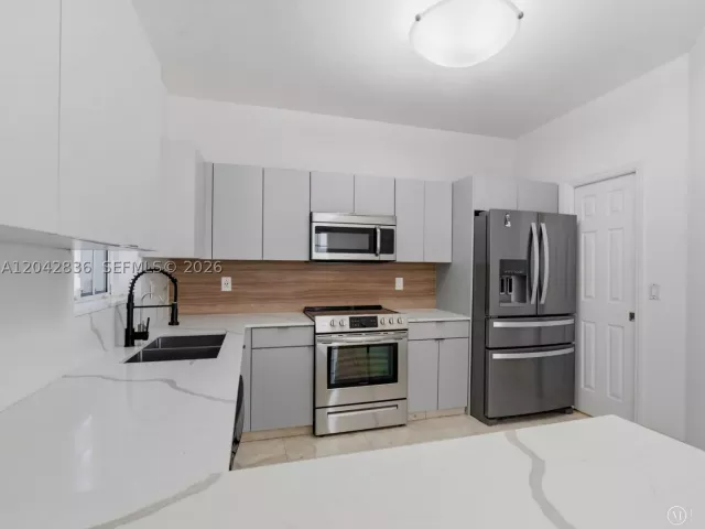 Продажа дома по адресу 11274 NW 43rd Ter - фото 8866659