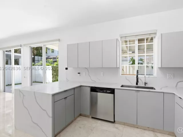 Продажа дома по адресу 11274 NW 43rd Ter - фото 8866660