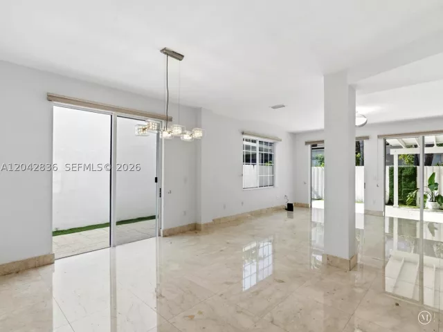 Продажа дома по адресу 11274 NW 43rd Ter - фото 8866651