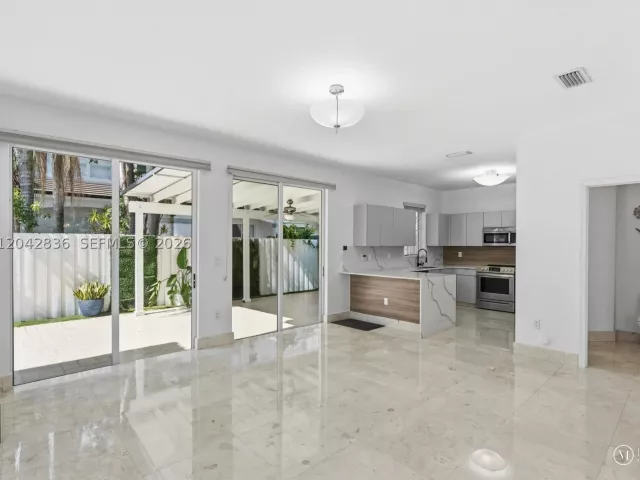Продажа дома по адресу 11274 NW 43rd Ter - фото 8866652