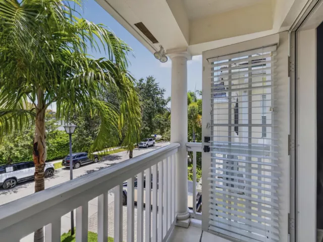 Продажа дома по адресу 2021 SW 14th Terrace - фото 9358200