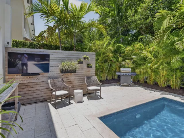 Продажа дома по адресу 2021 SW 14th Terrace - фото 9358219