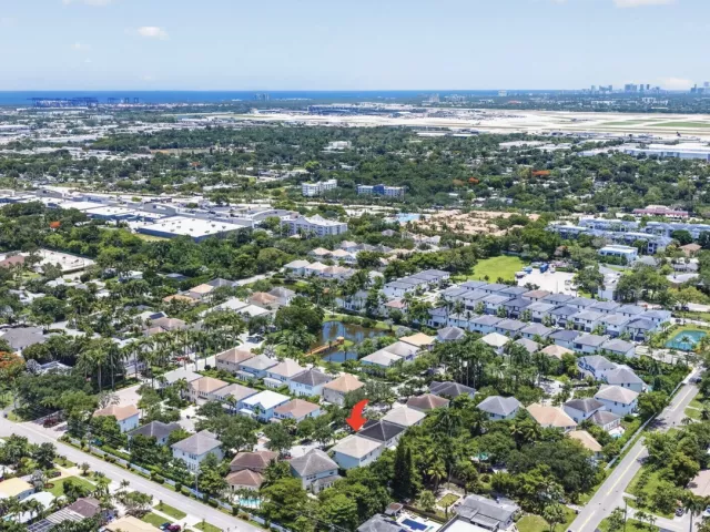Продажа дома по адресу 2021 SW 14th Terrace - фото 9358229