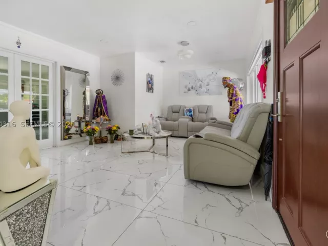 Продажа дома по адресу 8330 SW 25th St - фото 8868740