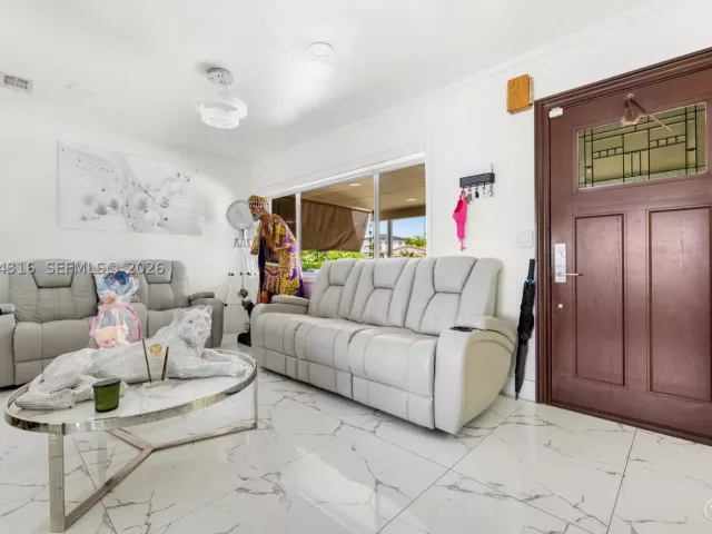Продажа дома по адресу 8330 SW 25th St - фото 8868741