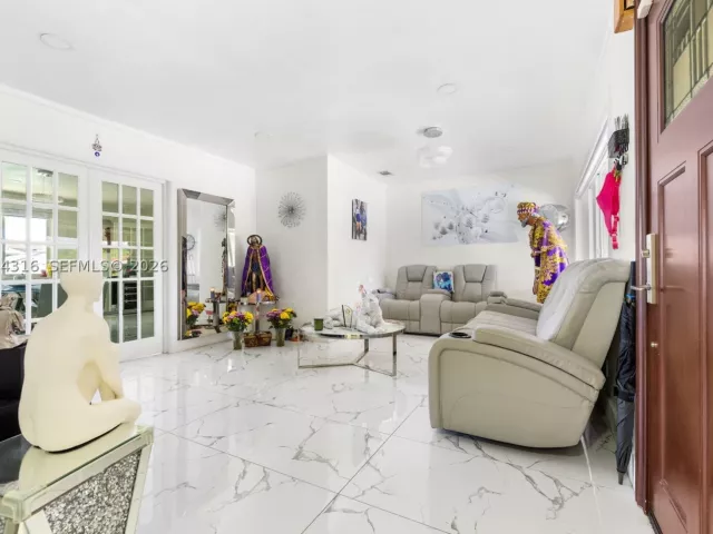 Продажа дома по адресу 8330 SW 25th St - фото 8868742