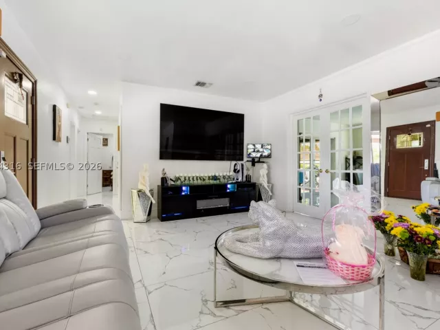 Продажа дома по адресу 8330 SW 25th St - фото 8868743