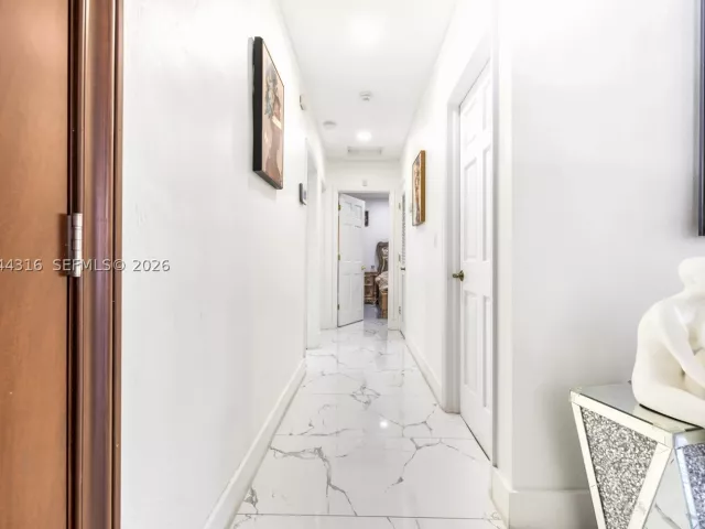 Продажа дома по адресу 8330 SW 25th St - фото 8868744
