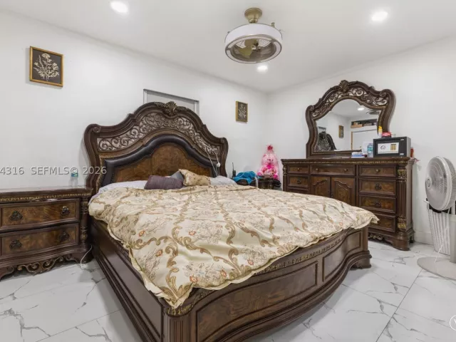 Продажа дома по адресу 8330 SW 25th St - фото 8868747