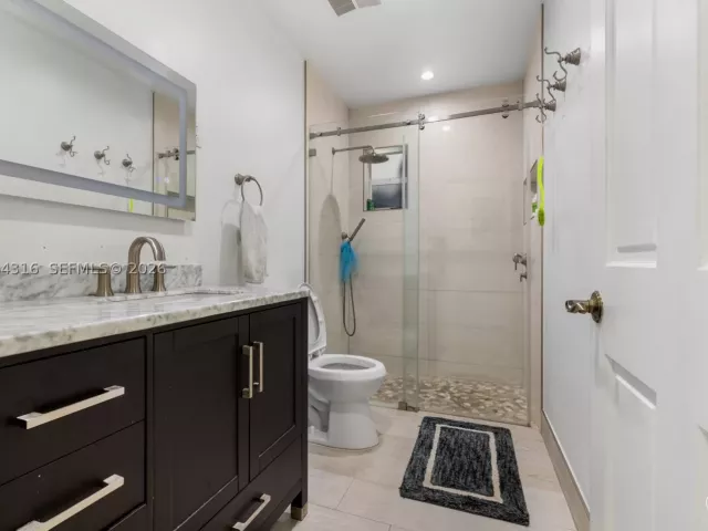 Продажа дома по адресу 8330 SW 25th St - фото 8868749