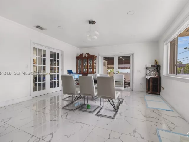 Продажа дома по адресу 8330 SW 25th St - фото 8868750