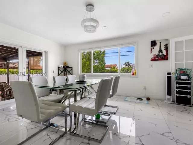 Продажа дома по адресу 8330 SW 25th St - фото 8868751