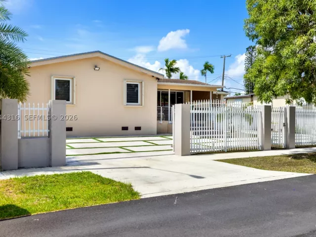 Продажа дома по адресу 8330 SW 25th St - фото 8868733