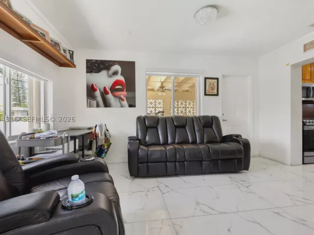 Продажа дома по адресу 8330 SW 25th St - фото 8868738
