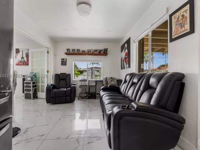 Продажа дома по адресу 8330 SW 25th St - фото 8868739