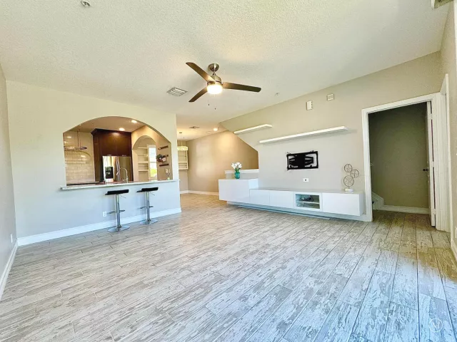 Продажа дома по адресу 326 NW 1st Street - фото 8889473