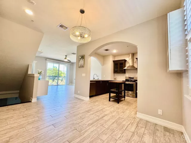 Продажа дома по адресу 326 NW 1st Street - фото 8889475