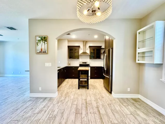 Продажа дома по адресу 326 NW 1st Street - фото 8889476