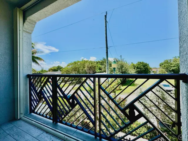Продажа дома по адресу 326 NW 1st Street - фото 8889480