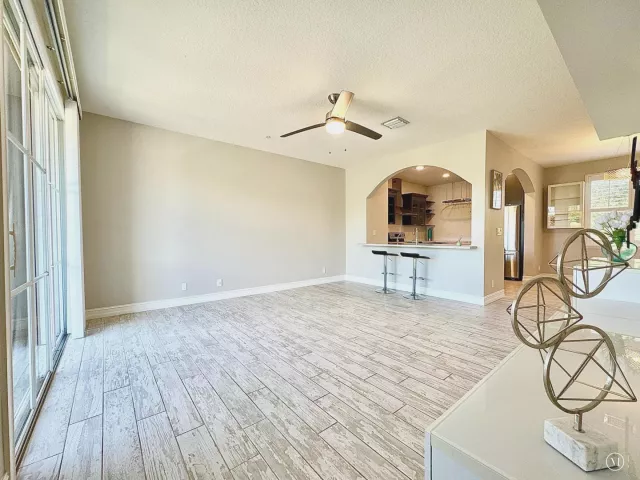 Продажа дома по адресу 326 NW 1st Street - фото 8889469