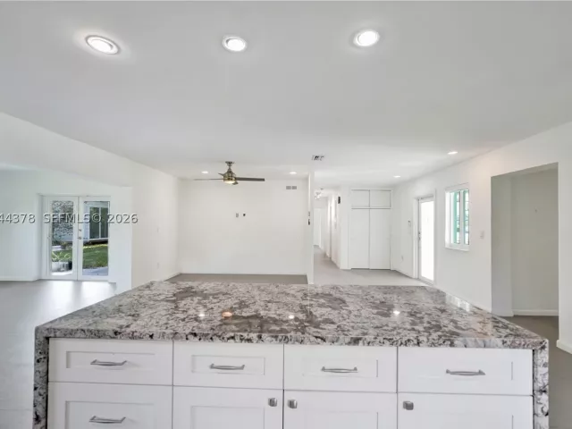 Продажа дома по адресу 4311 Hayes St - фото 8907305