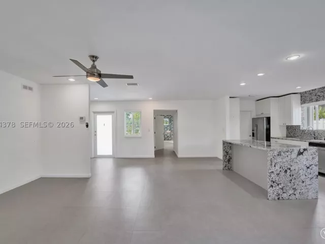 Продажа дома по адресу 4311 Hayes St - фото 8907306