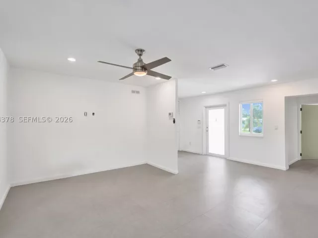 Продажа дома по адресу 4311 Hayes St - фото 8907311