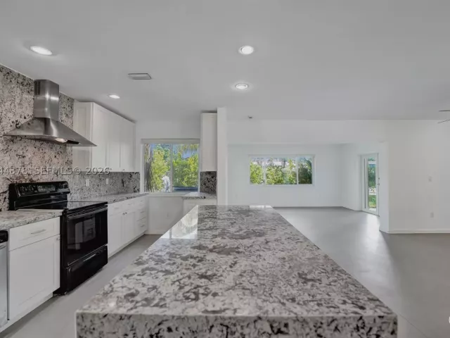 Продажа дома по адресу 4311 Hayes St - фото 8907299