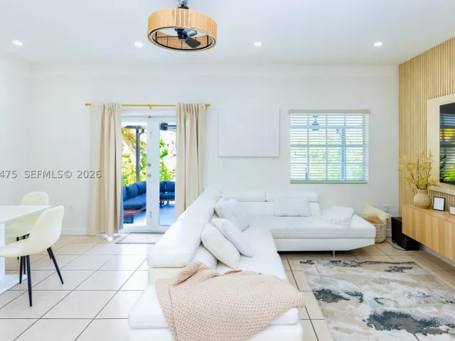 Продажа дома по адресу 6939 SW 158th Ave - фото 8925527
