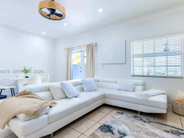 Продажа дома по адресу 6939 SW 158th Ave - фото 8925529