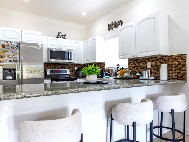 Продажа дома по адресу 6939 SW 158th Ave - фото 8925530