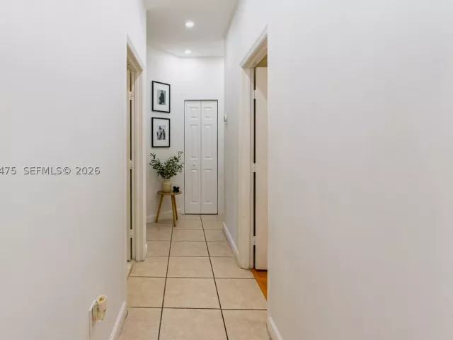 Продажа дома по адресу 6939 SW 158th Ave - фото 8925533