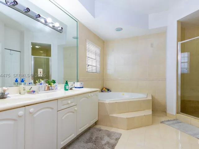 Продажа дома по адресу 6939 SW 158th Ave - фото 8925537