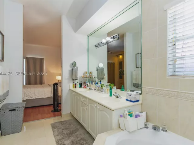 Продажа дома по адресу 6939 SW 158th Ave - фото 8925538