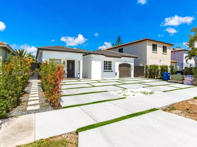 Продажа дома по адресу 6939 SW 158th Ave - фото 8925520
